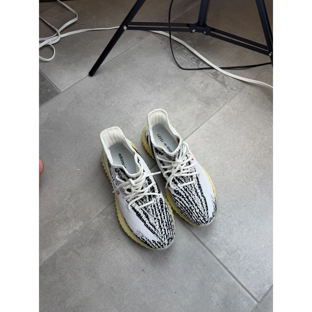 Adidas Yeezy Boost 350 V2 Zebra White Black Red CP9654 Mens Size 8.5 Sneaker